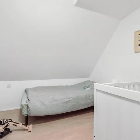 3 Bedroom Cozy In Ferienhaus Hadsten Stationsby