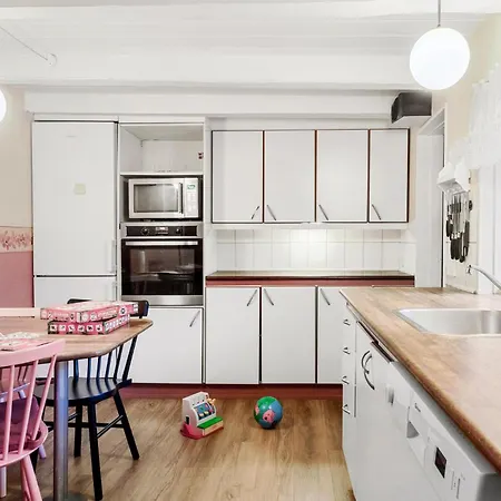 3 Bedroom Cozy In *